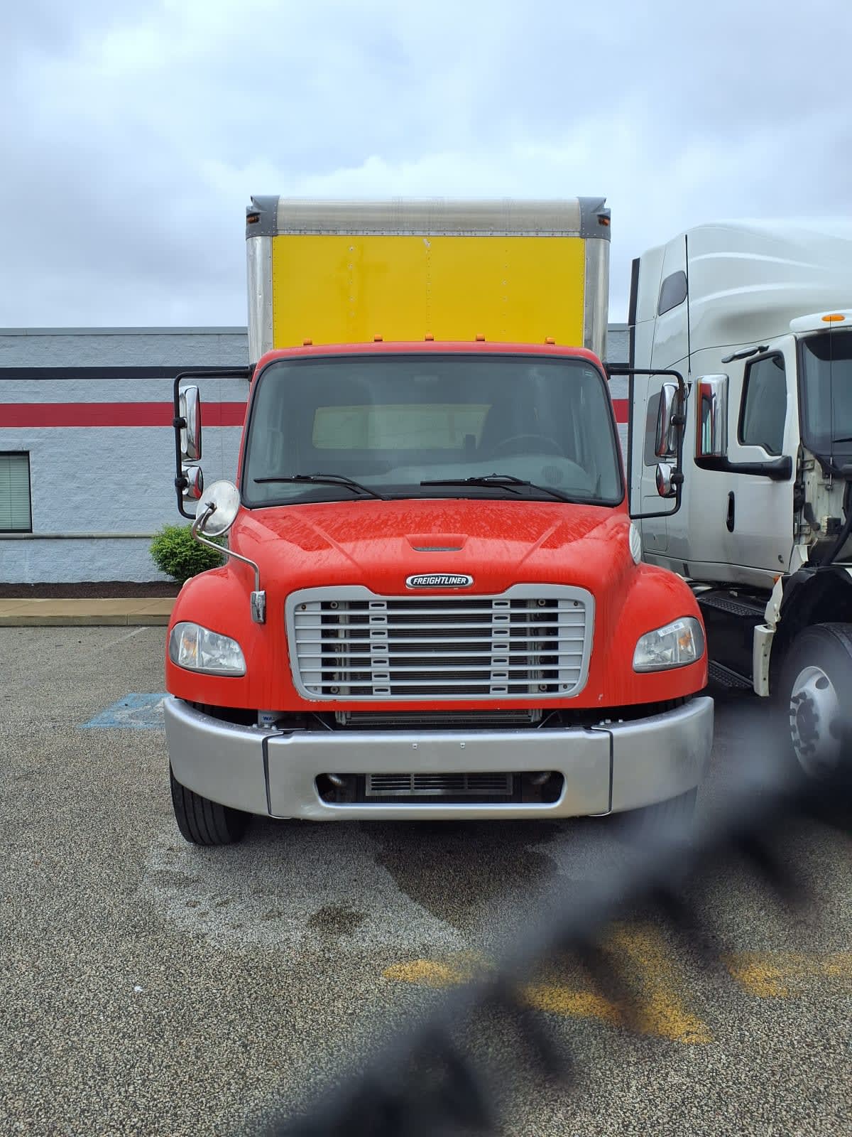 2018 Freightliner M2 106 681705
