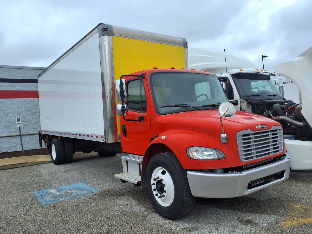 2018 Freightliner M2 106 681705