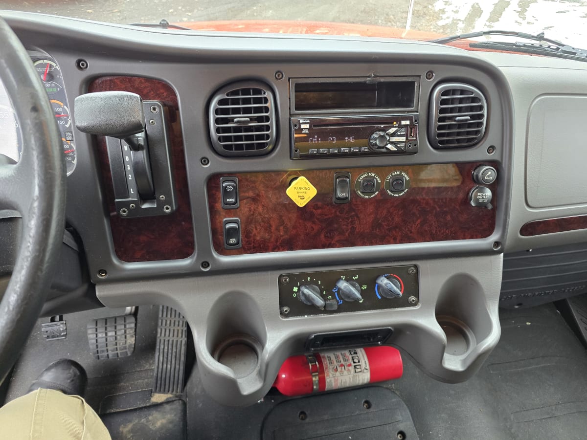2018 Freightliner/Mercedes M2 106 681720