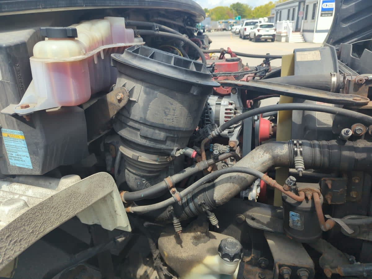 2018 Freightliner M2 106 681755
