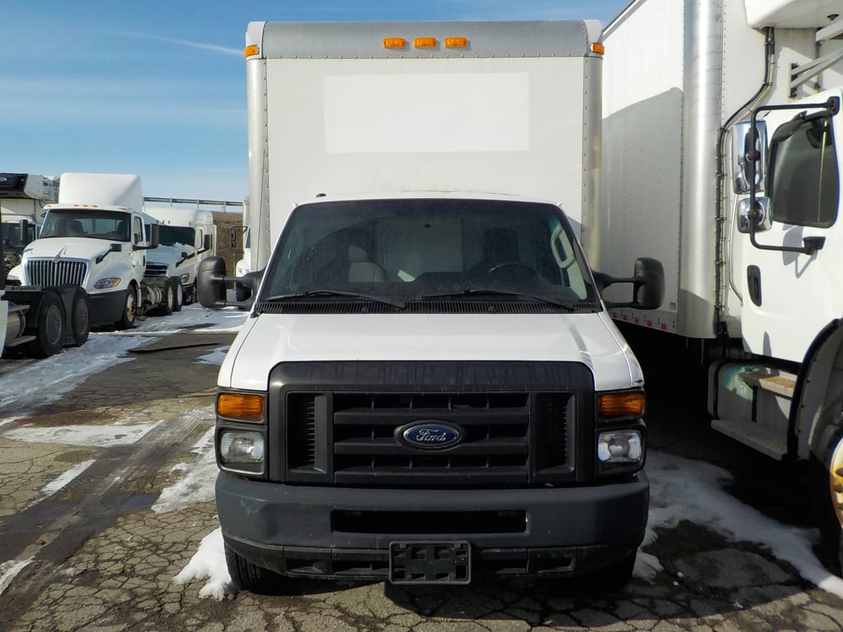 2017 Ford Motor Company E450 681804