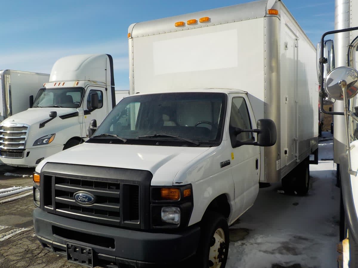 2017 Ford Motor Company E450 681804