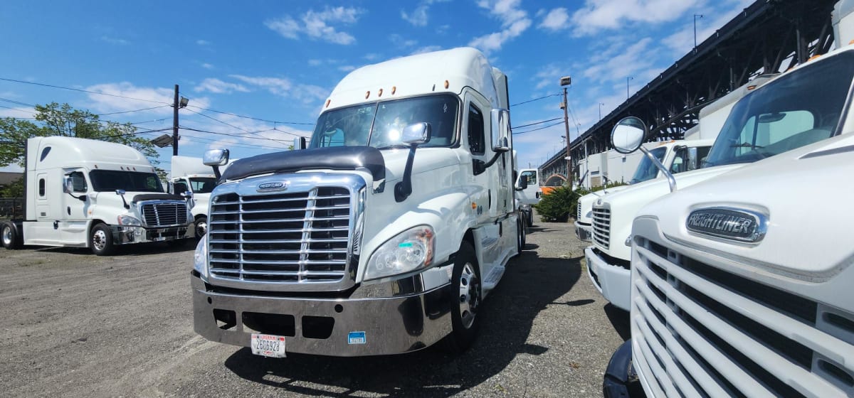 2018 Freightliner/Mercedes CASCADIA 125 682063