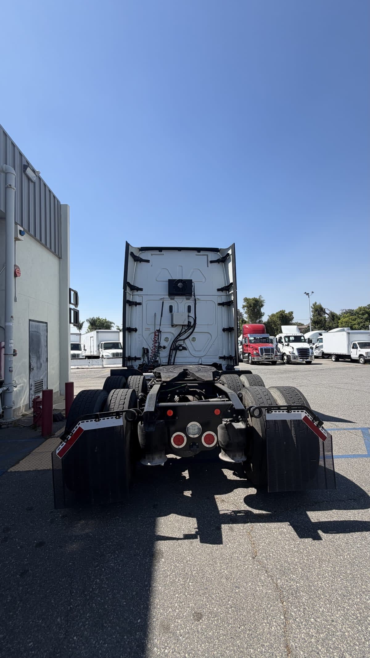 2018 Freightliner Cascadia in Pomona, CA — photo 5