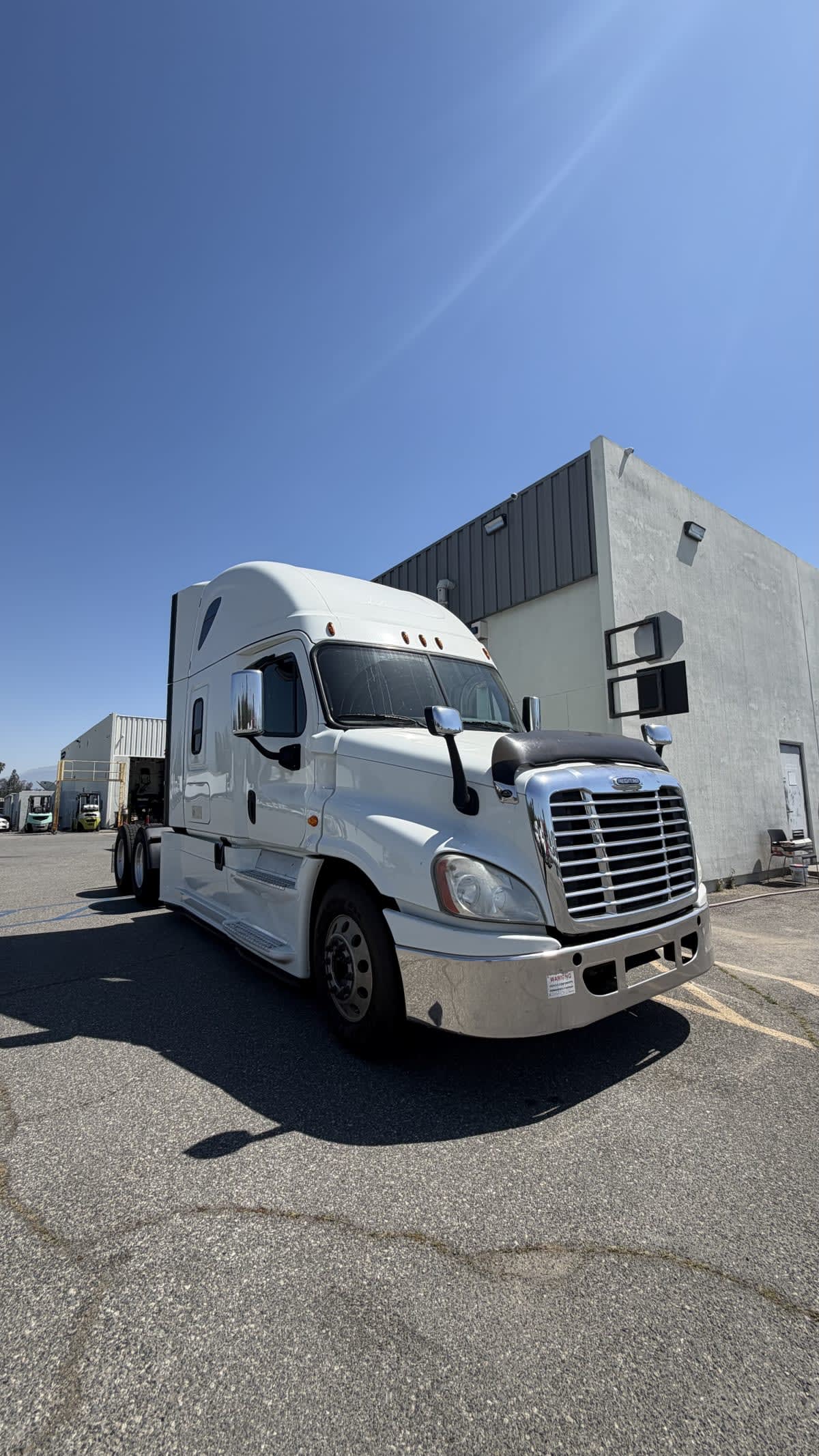 2018 Freightliner Cascadia in Pomona, CA — photo 3