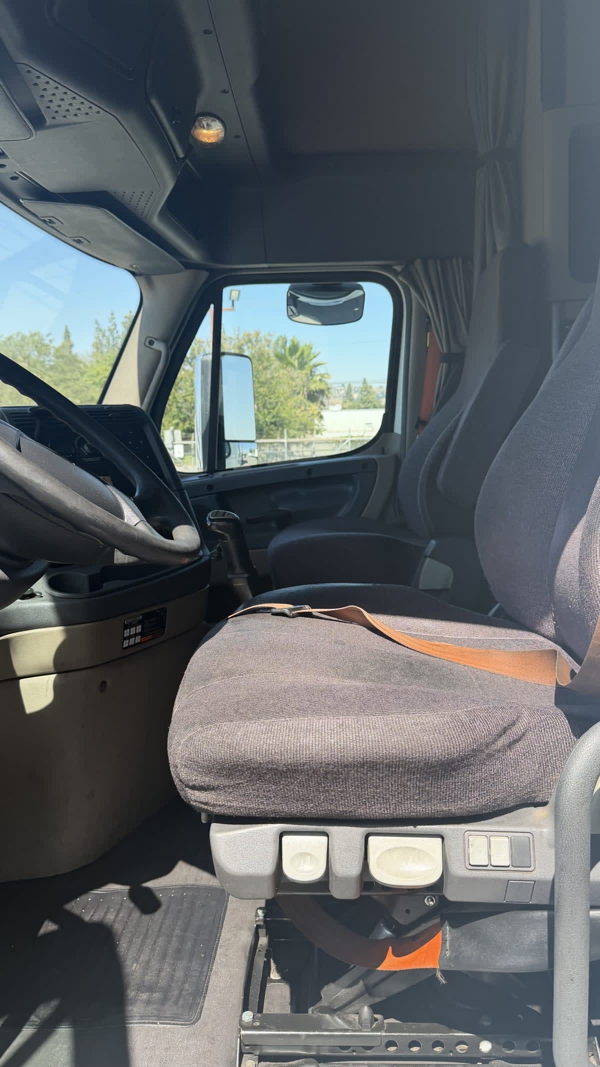 2018 Freightliner Cascadia in Pomona, CA — photo 7