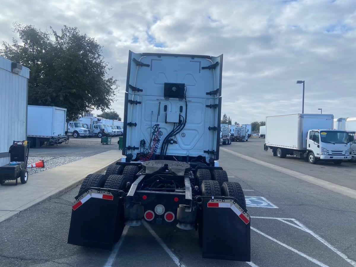 2018 Freightliner Cascadia in West Sacramento, CA — photo 5
