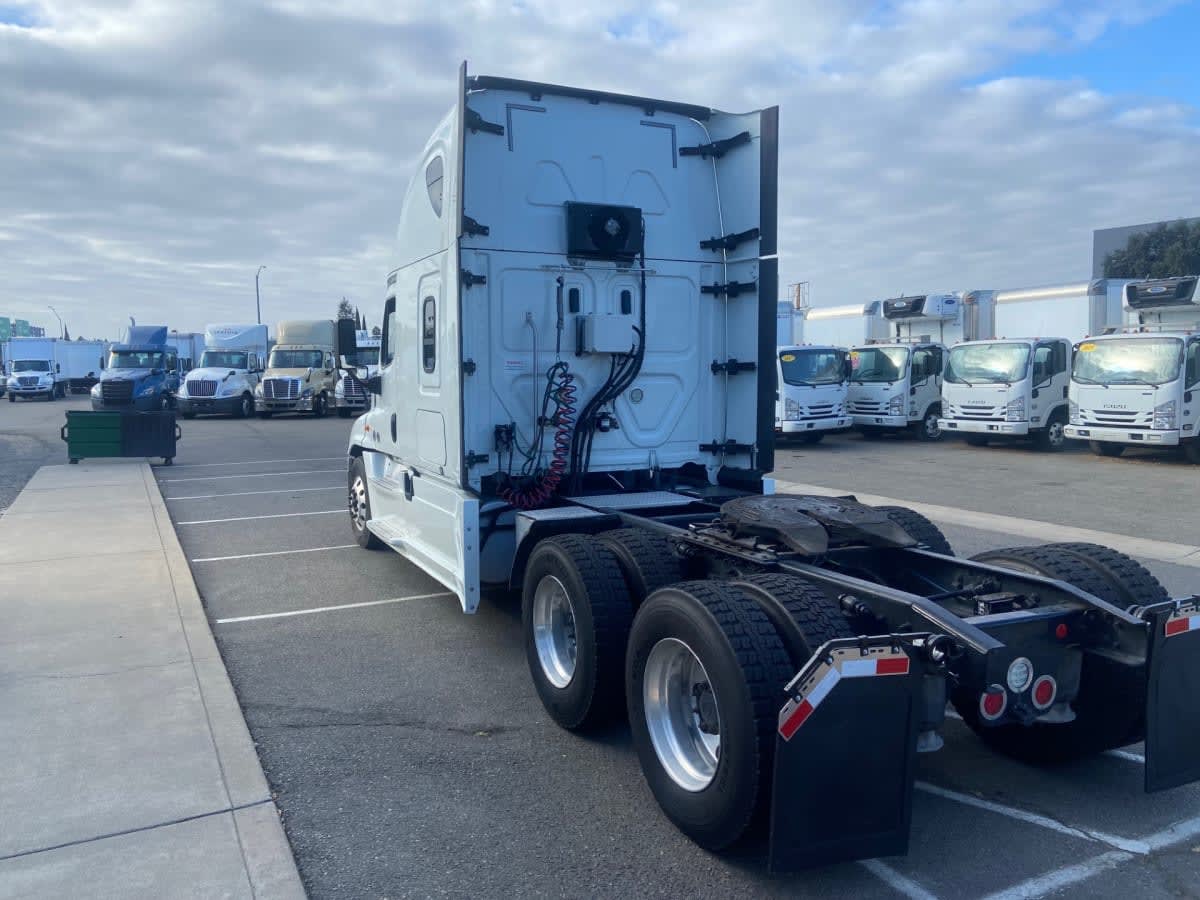 2018 Freightliner Cascadia in West Sacramento, CA — photo 6