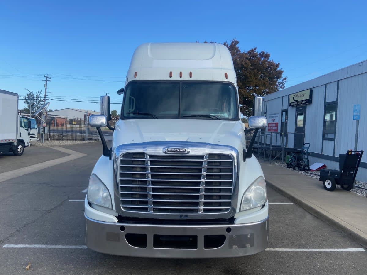 2018 Freightliner Cascadia in West Sacramento, CA — photo 2