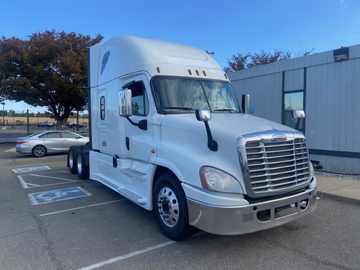 2018 Freightliner Cascadia in West Sacramento, CA — photo 3