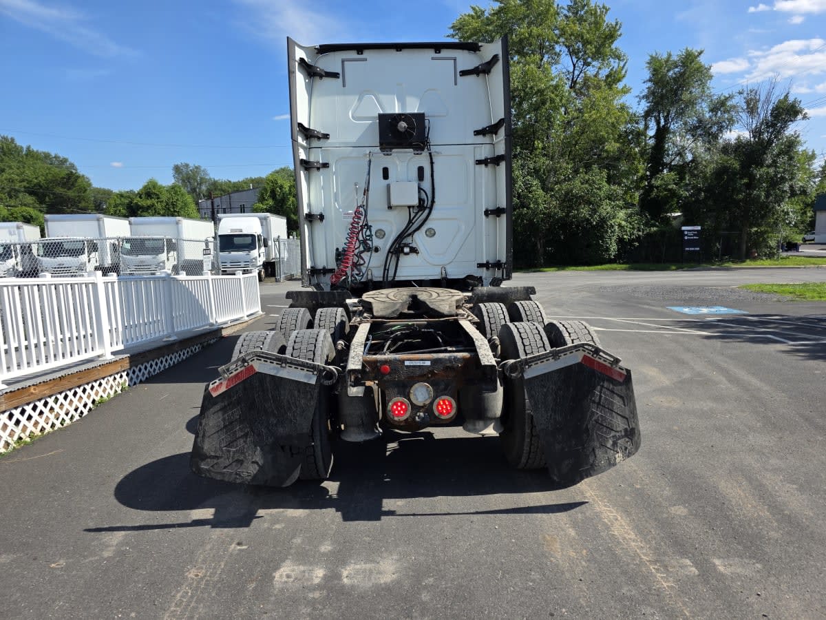 2018 Freightliner Cascadia in Bensalem, PA — photo 5
