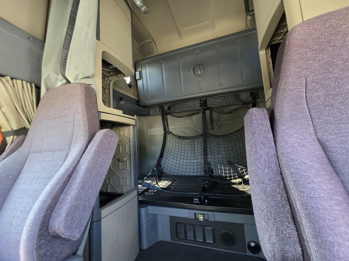 2018 Freightliner Cascadia in Bensalem, PA — photo 8