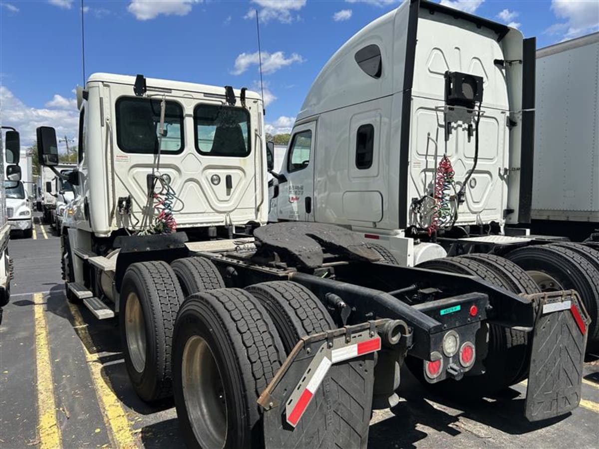 2018 Freightliner/Mercedes CASCADIA 125 682275