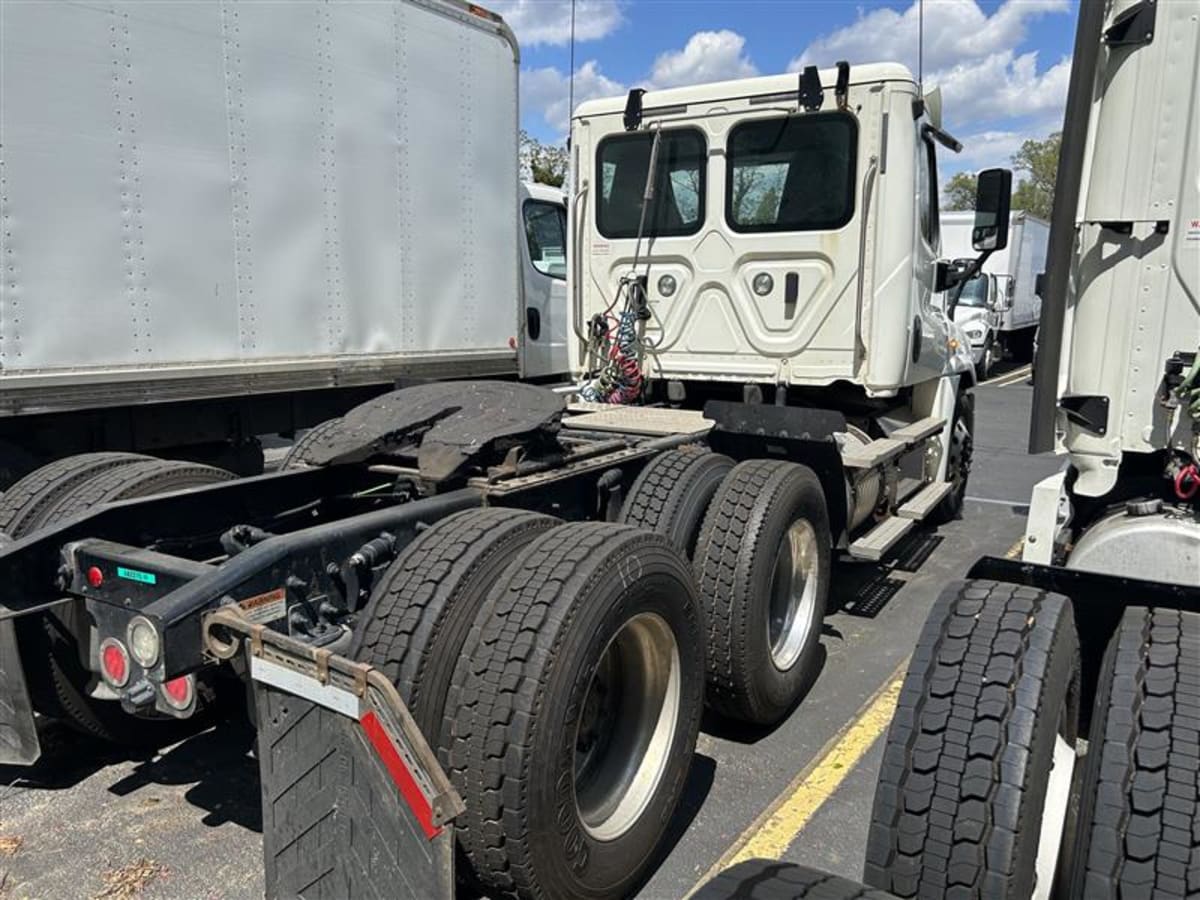 2018 Freightliner/Mercedes CASCADIA 125 682275