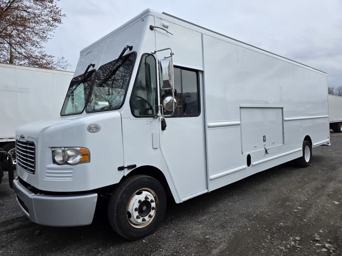 2017 Frtlr Custom Chassis Corp MT55 682351