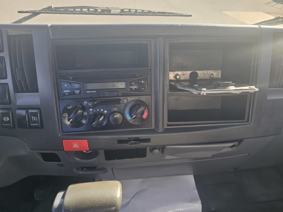 2017 Isuzu NRR 682430