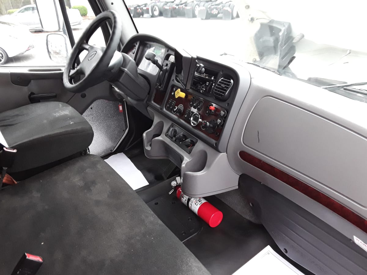2018 Freightliner/Mercedes M2 106 682717