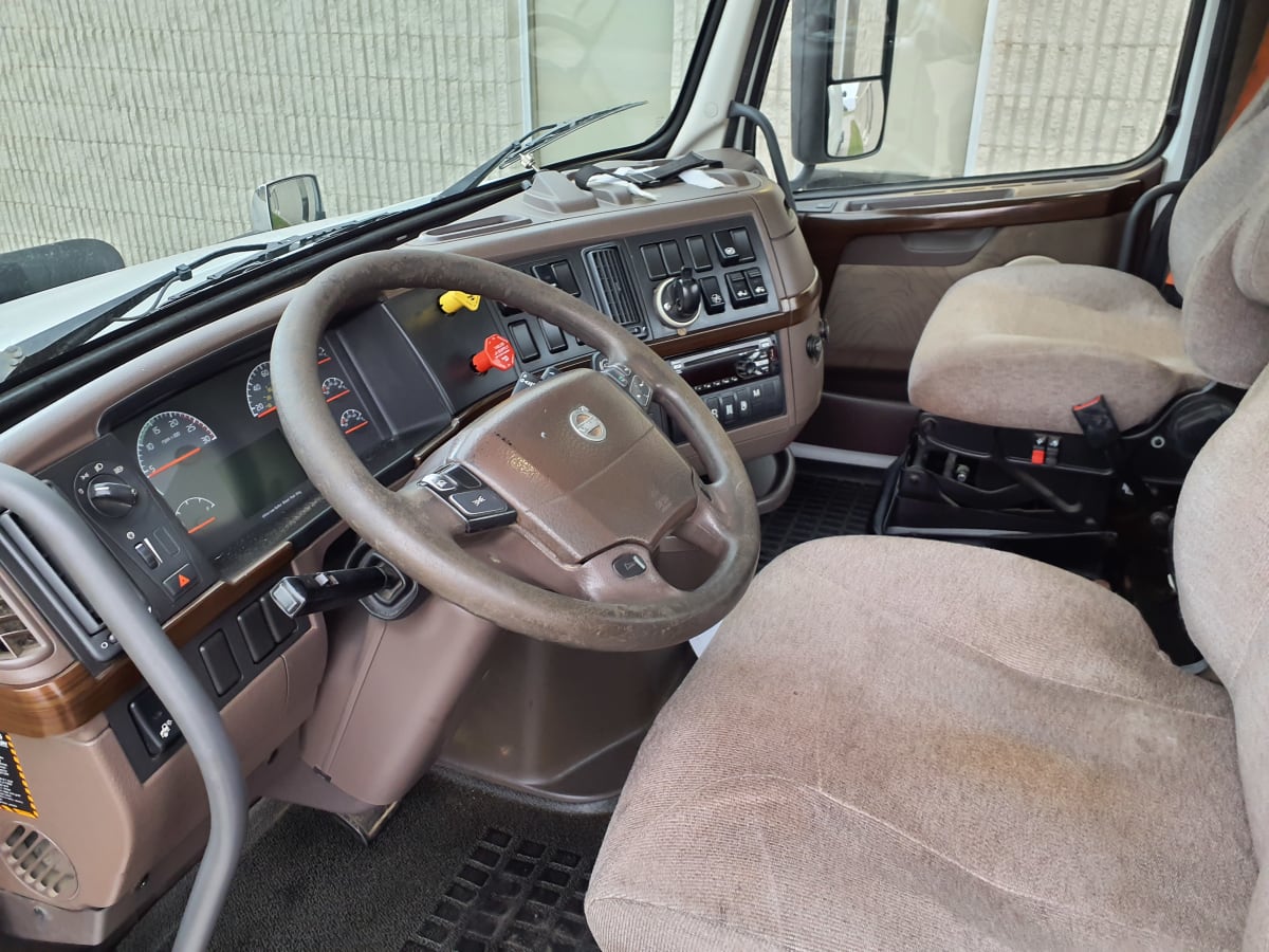 2018 Volvo VNL64TRACTOR 682793