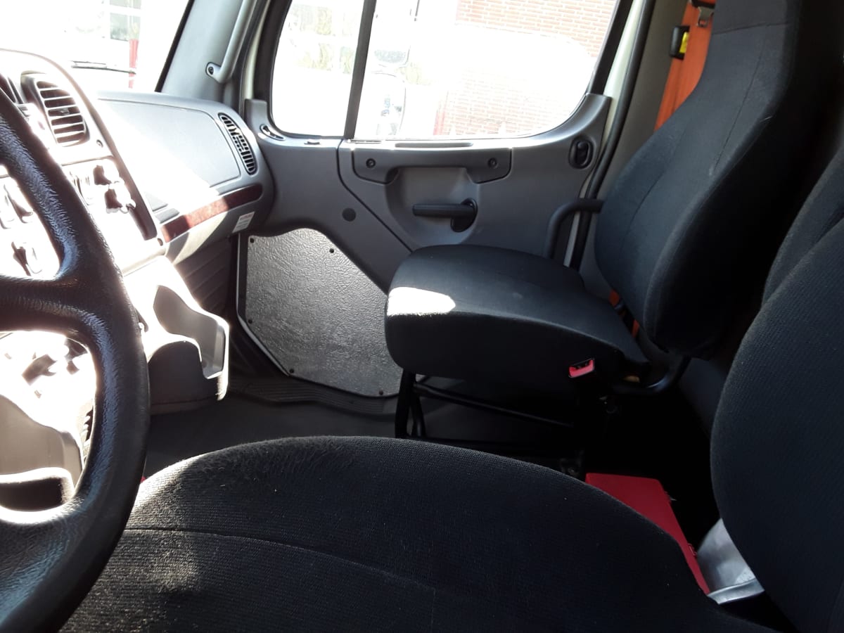 2018 Freightliner/Mercedes M2 106 682857