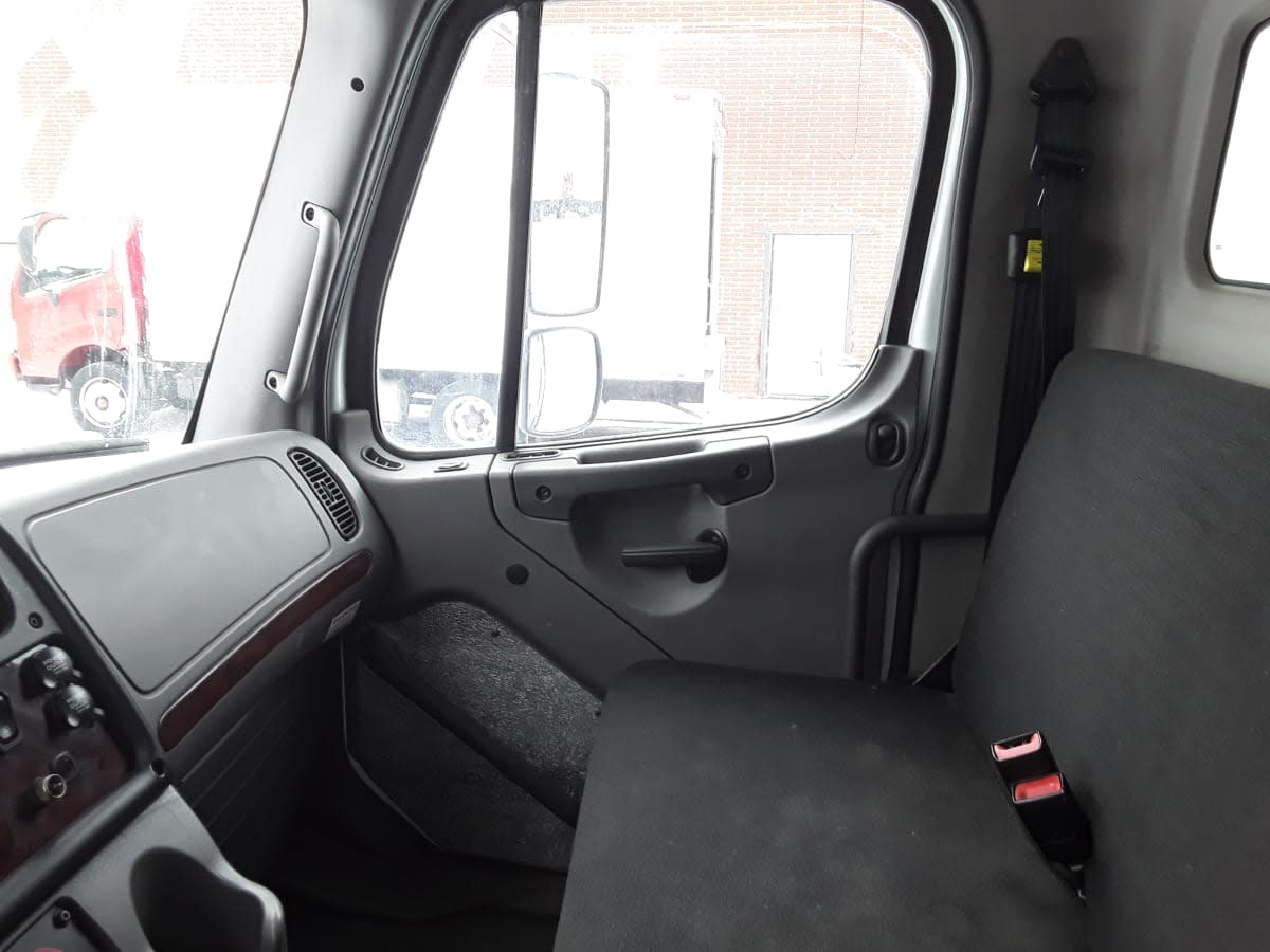 2018 Freightliner/Mercedes M2 106 682948