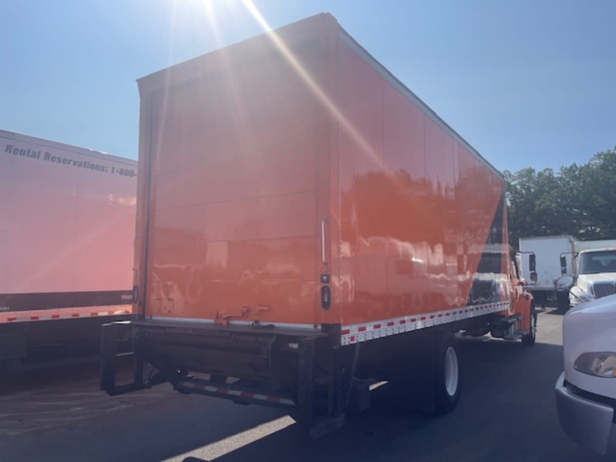 2018 Freightliner M2 106 683160