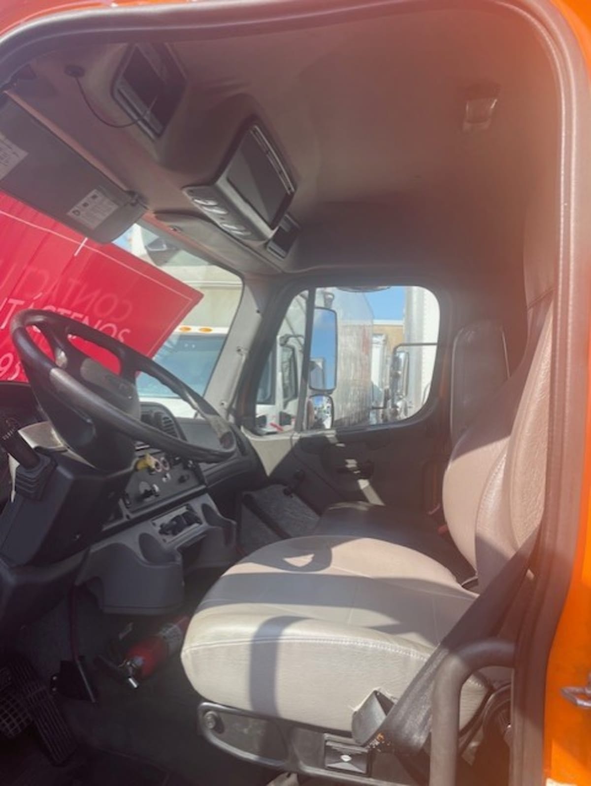 2018 Freightliner M2 106 683160