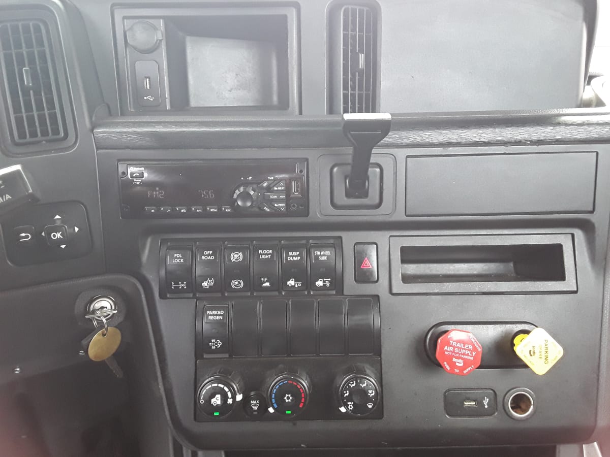 2018 Navistar International LT625 DAYCAB T/A 683188