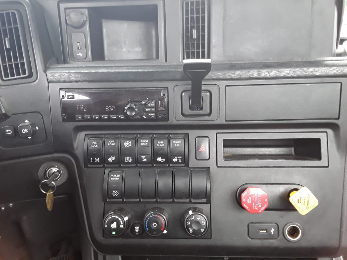 2018 Navistar International LT625 DAYCAB T/A 683190