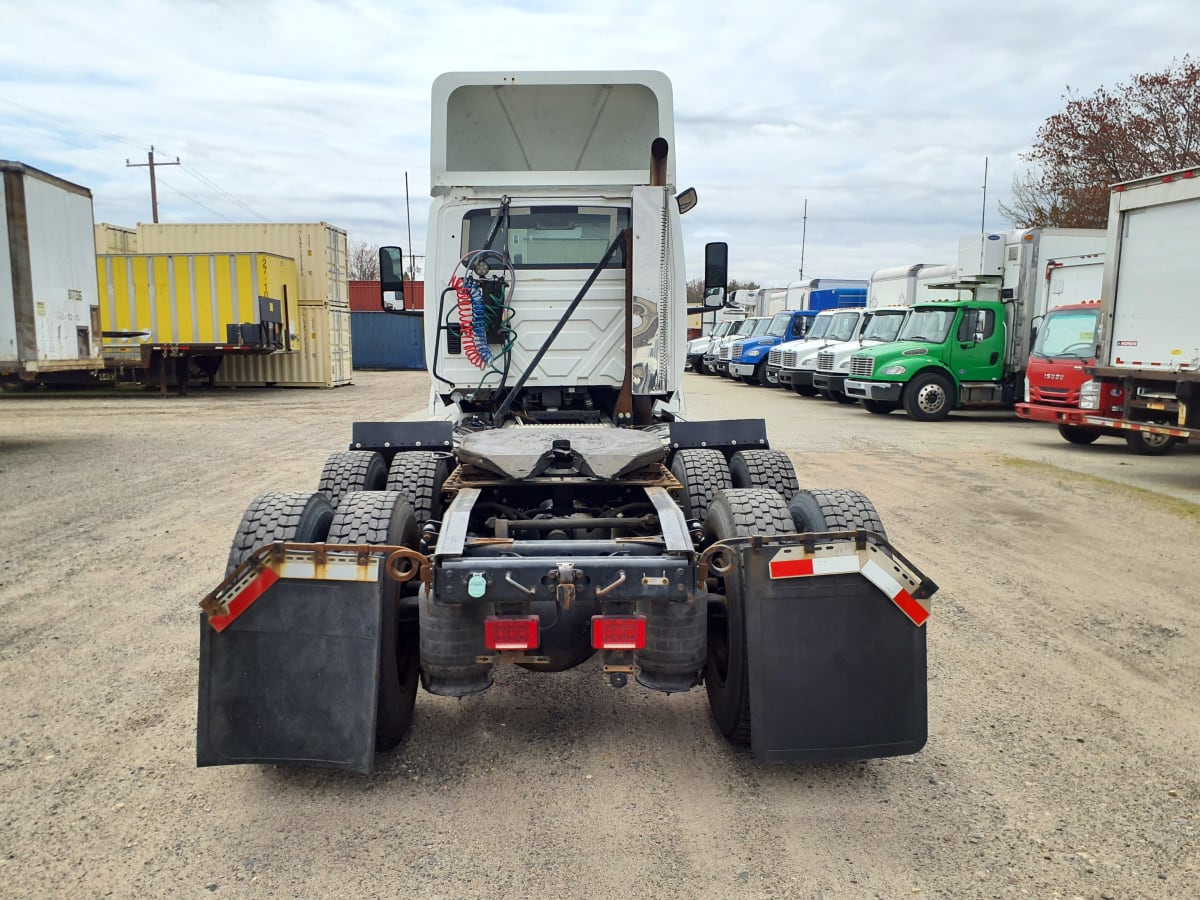 2018 Navistar International LT625 DAYCAB T/A 683371