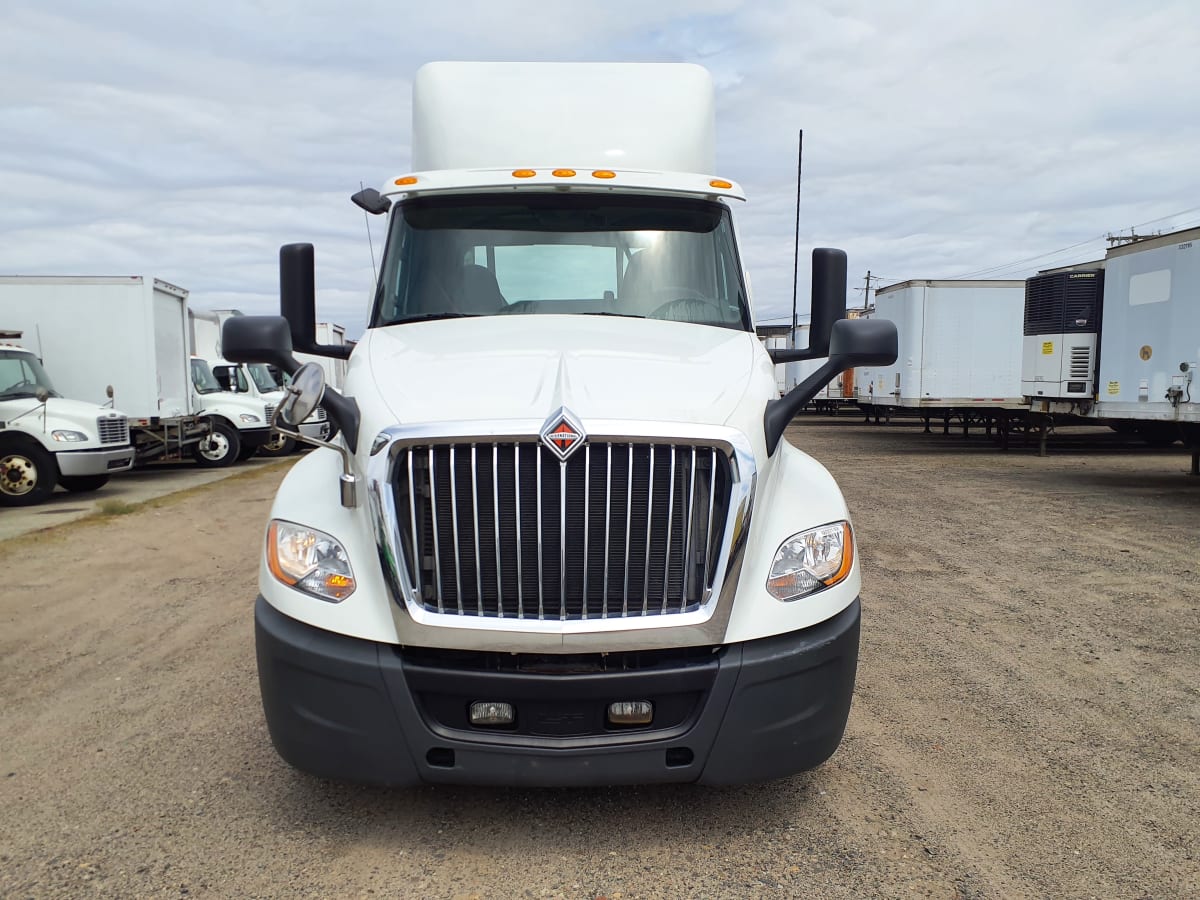 2018 Navistar International LT625 DAYCAB T/A 683371