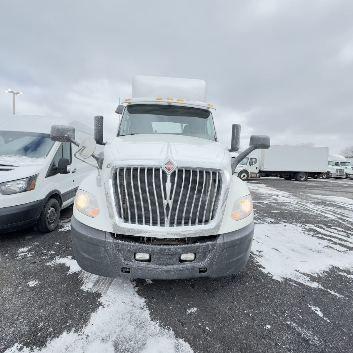 2018 Navistar International LT625 DAYCAB T/A 683372