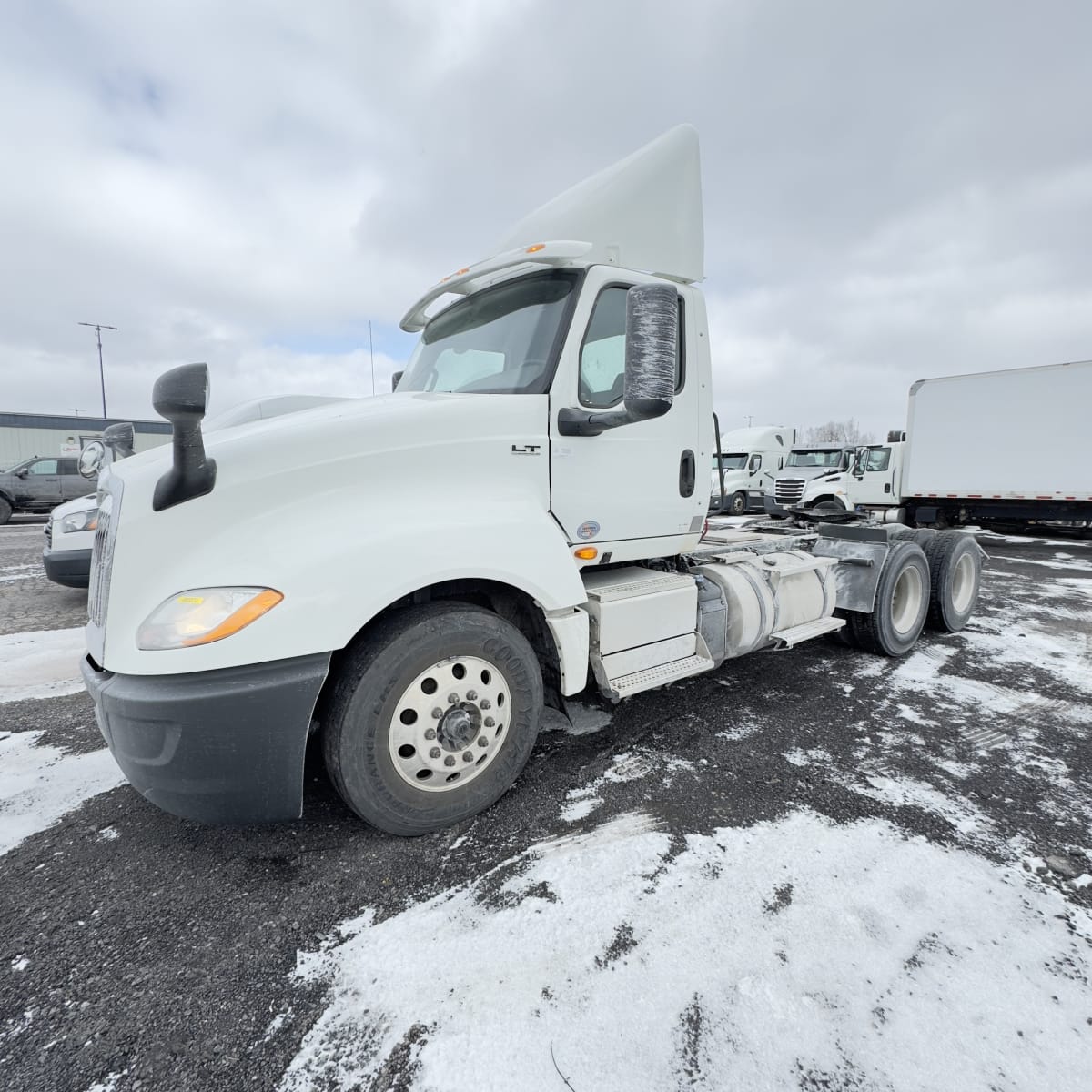 2018 Navistar International LT625 DAYCAB T/A 683372