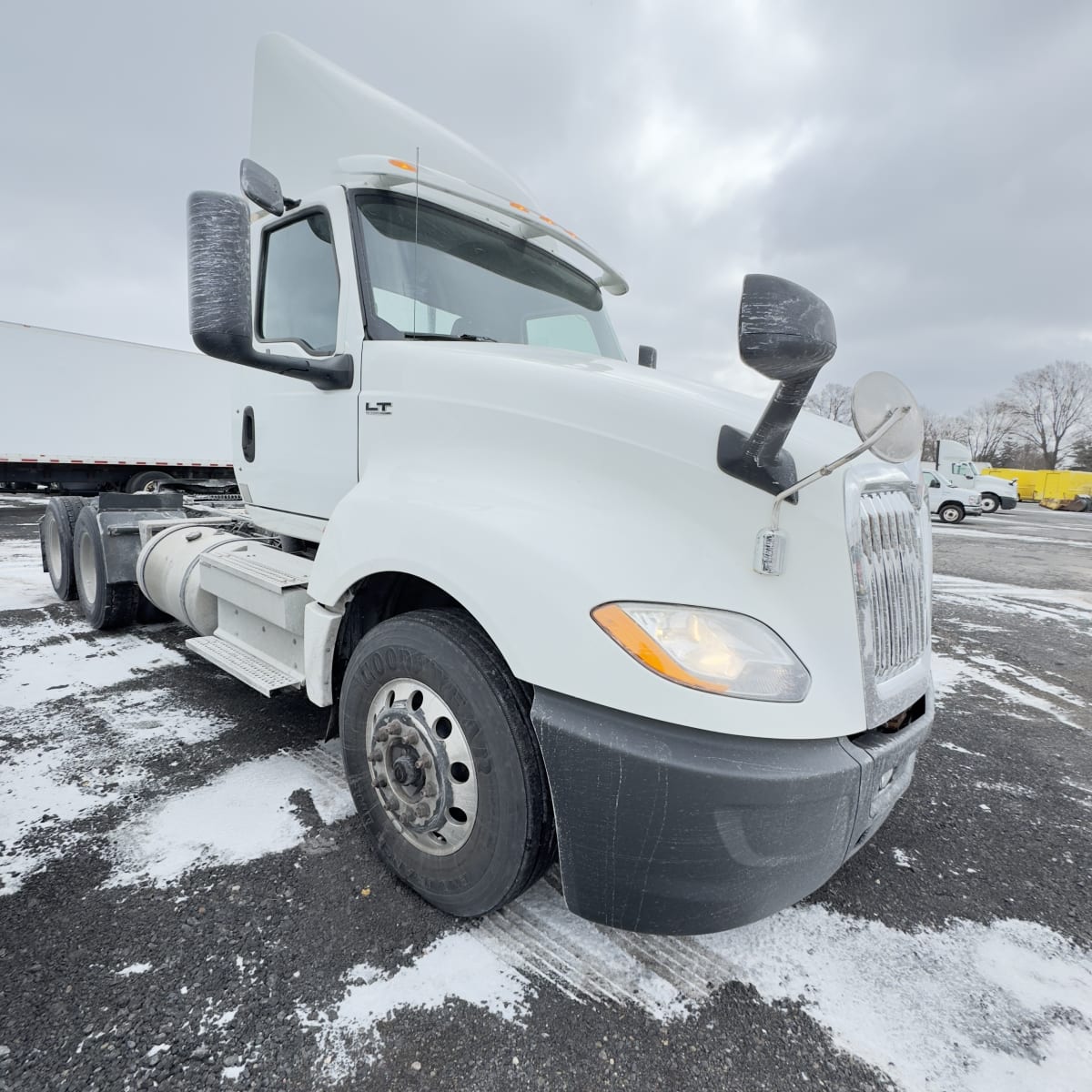 2018 Navistar International LT625 DAYCAB T/A 683372