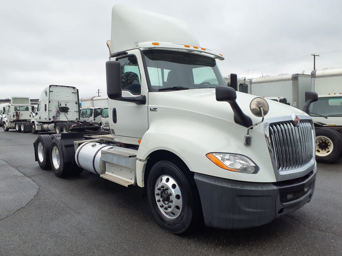 2018 Navistar International LT625 DAYCAB T/A 683373