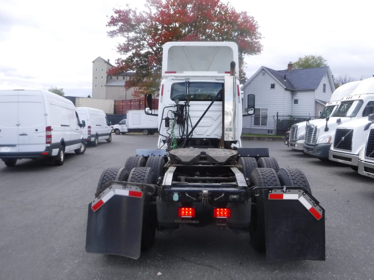 2018 Navistar International LT625 DAYCAB T/A 683374