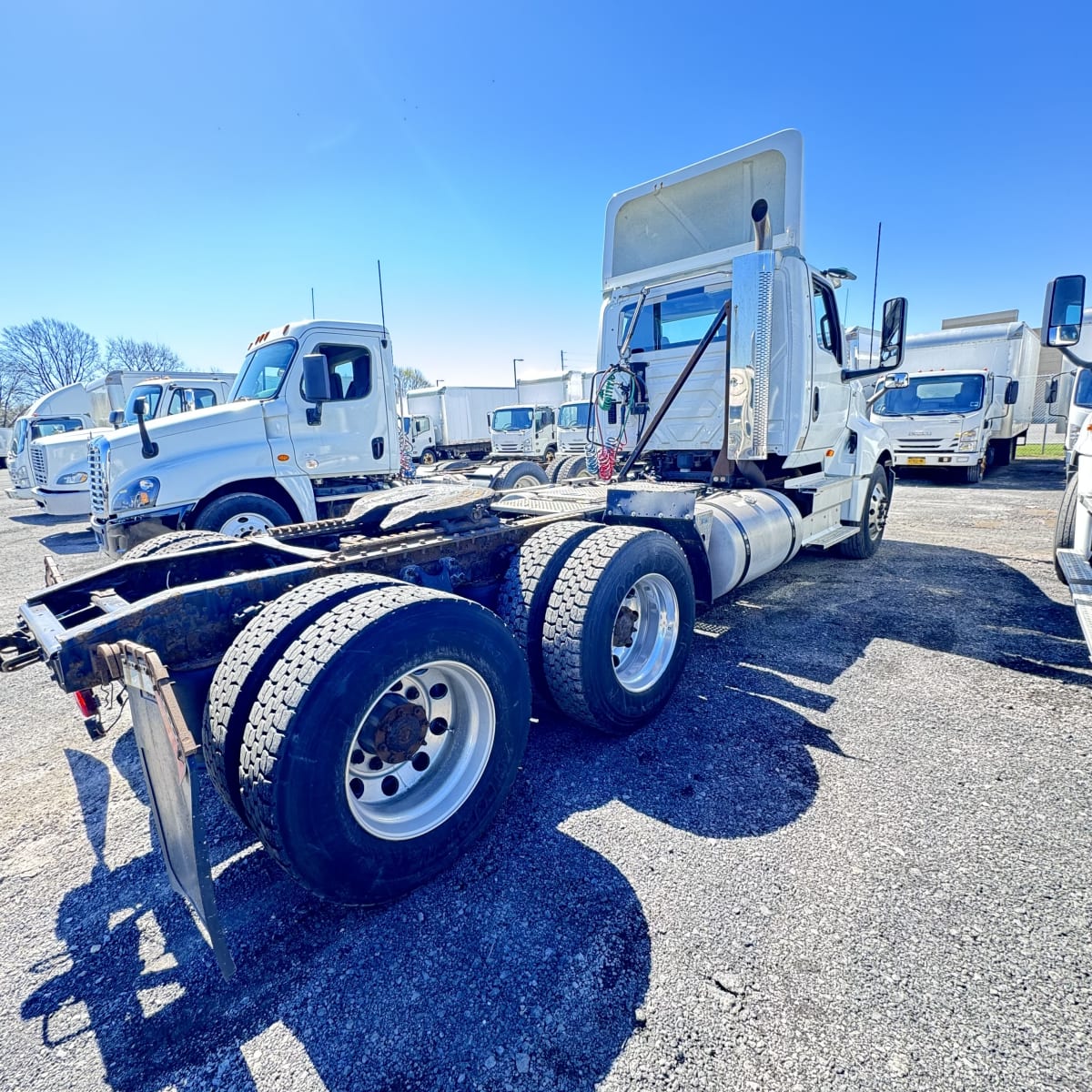 2018 Navistar International LT625 DAYCAB T/A 683376