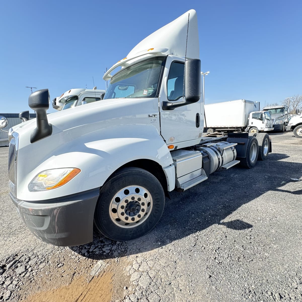 2018 Navistar International LT625 DAYCAB T/A 683377