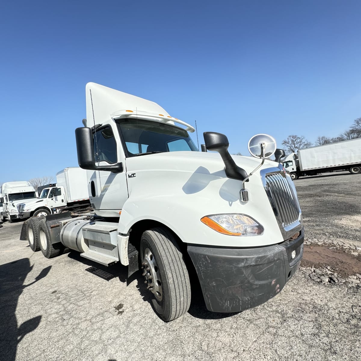 2018 Navistar International LT625 DAYCAB T/A 683377