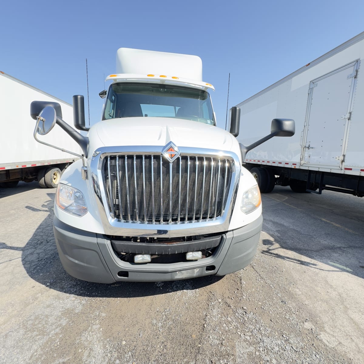 2018 Navistar International LT625 DAYCAB T/A 683378