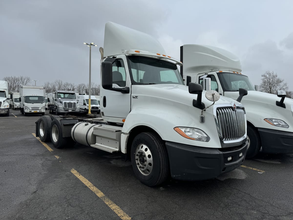 2018 Navistar International LT625 DAYCAB T/A 683380