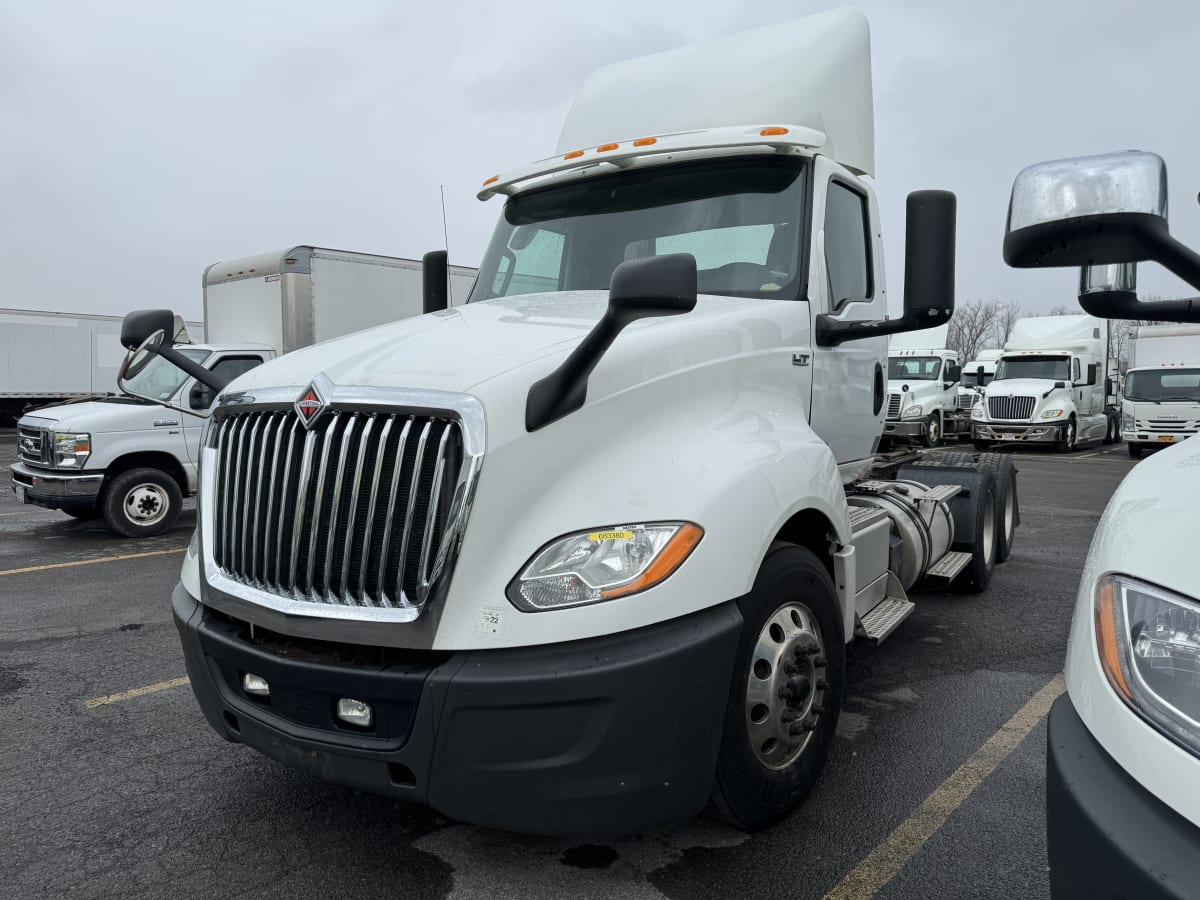 2018 Navistar International LT625 DAYCAB T/A 683380