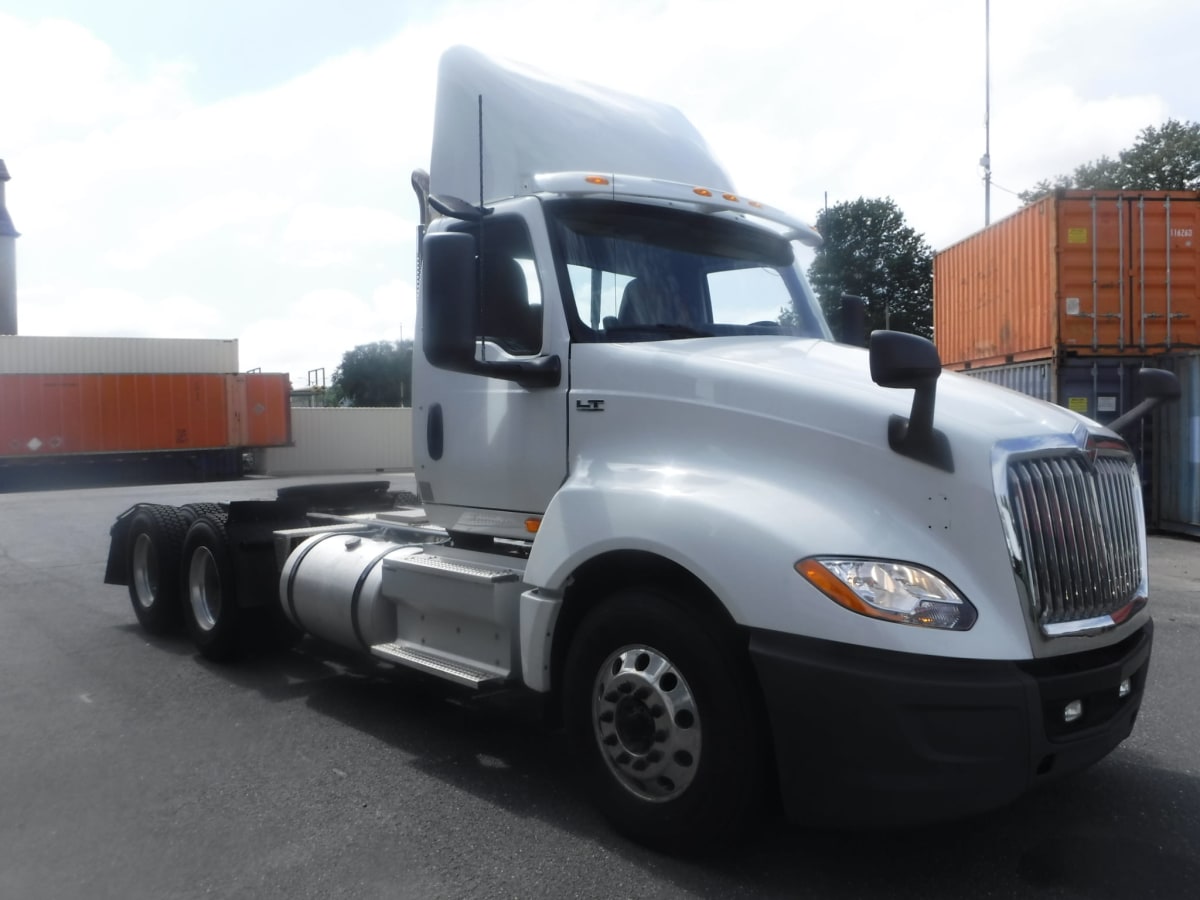 2018 Navistar International LT625 DAYCAB T/A 683381