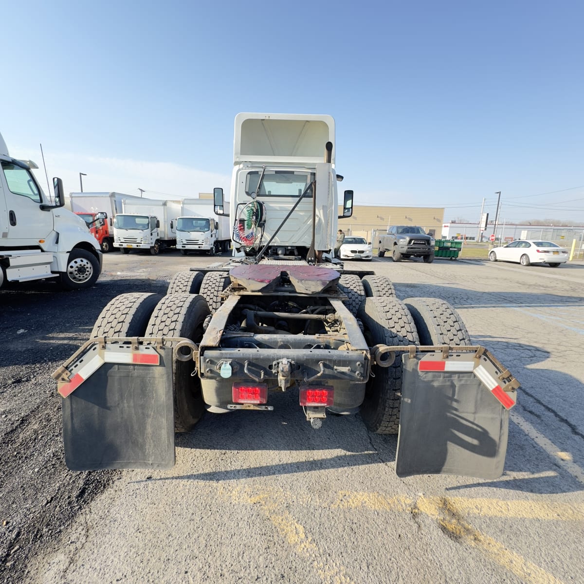 2018 Navistar International LT625 DAYCAB T/A 683382