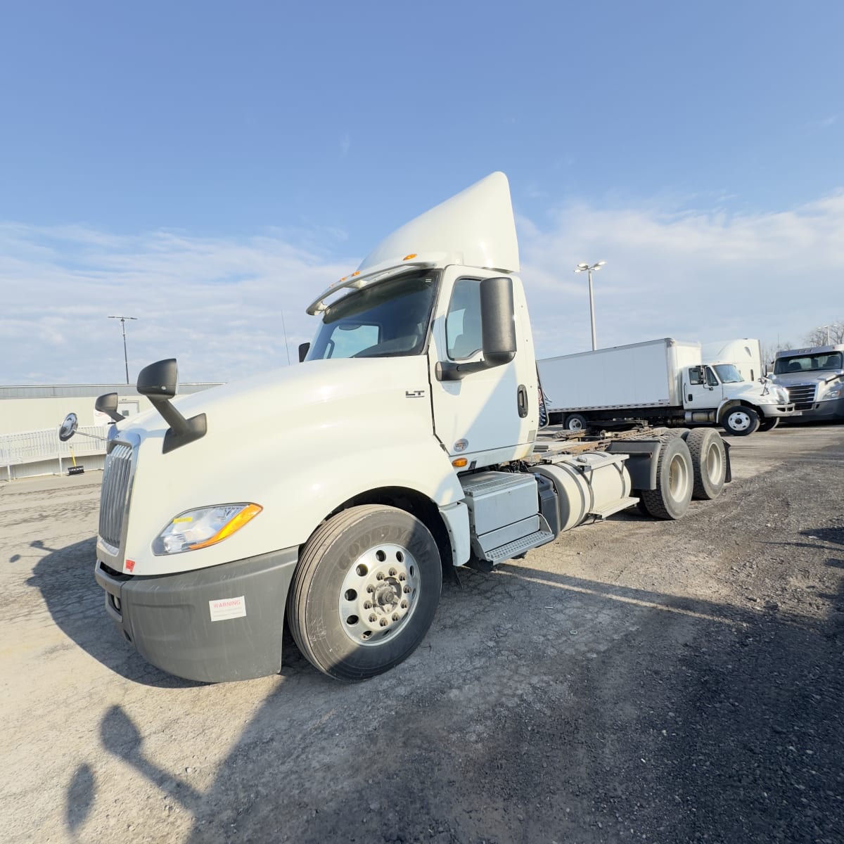 2018 Navistar International LT625 DAYCAB T/A 683382