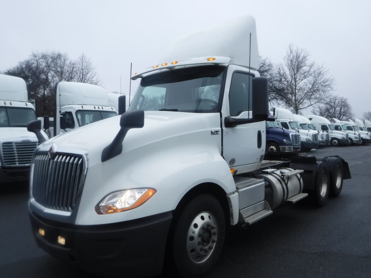 2018 Navistar International LT625 DAYCAB T/A 683383