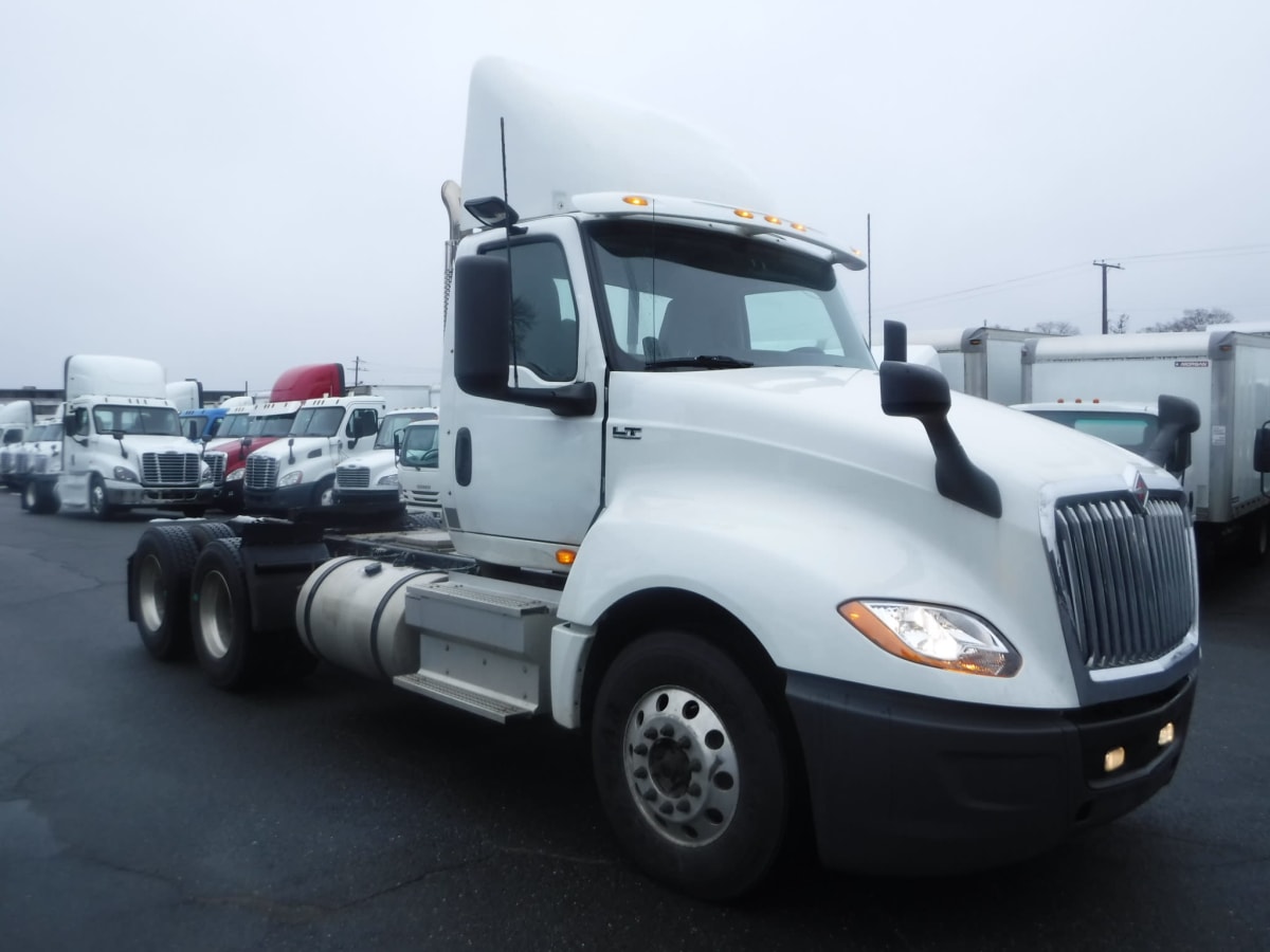 2018 Navistar International LT625 DAYCAB T/A 683383