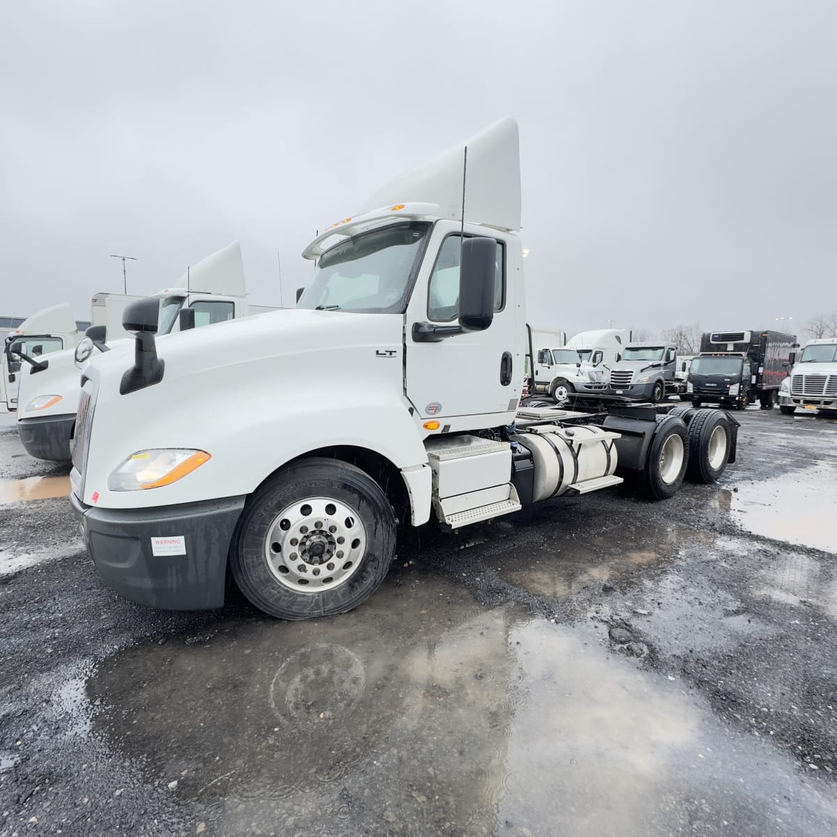 2018 Navistar International LT625 DAYCAB T/A 683385