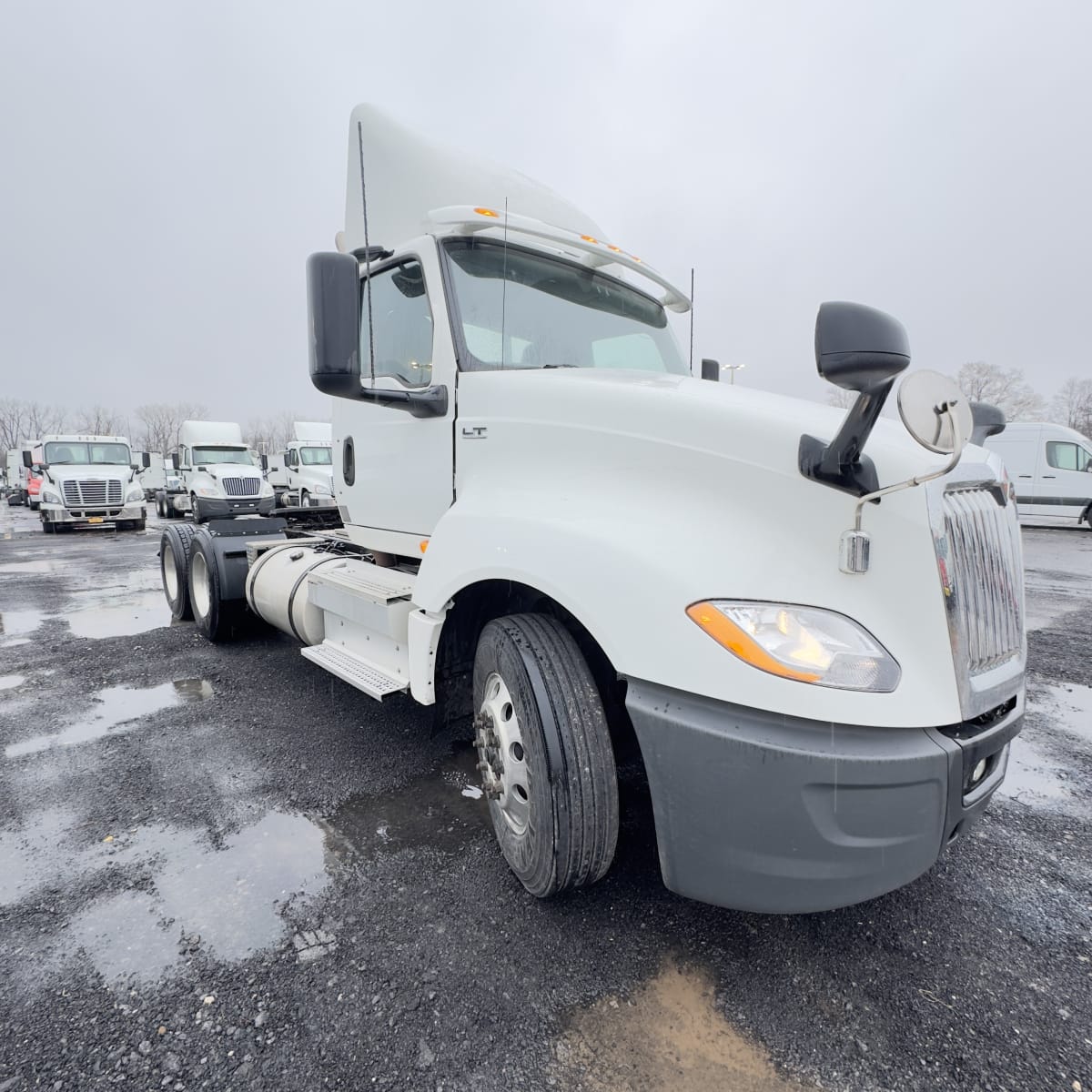 2018 Navistar International LT625 DAYCAB T/A 683385