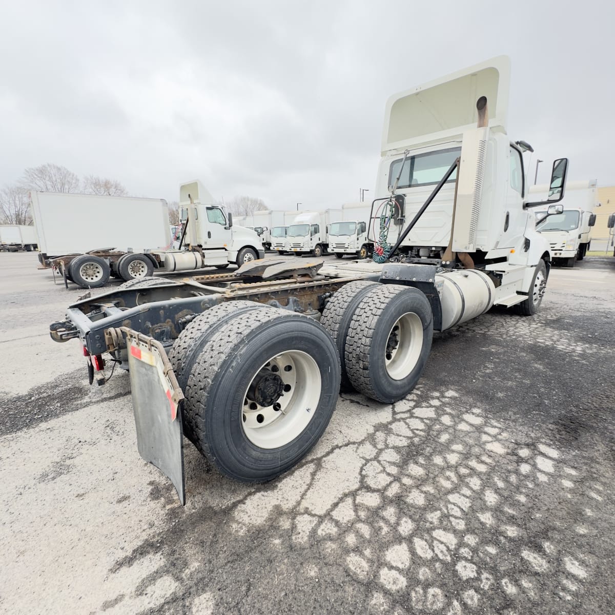 2018 Navistar International LT625 DAYCAB T/A 683386