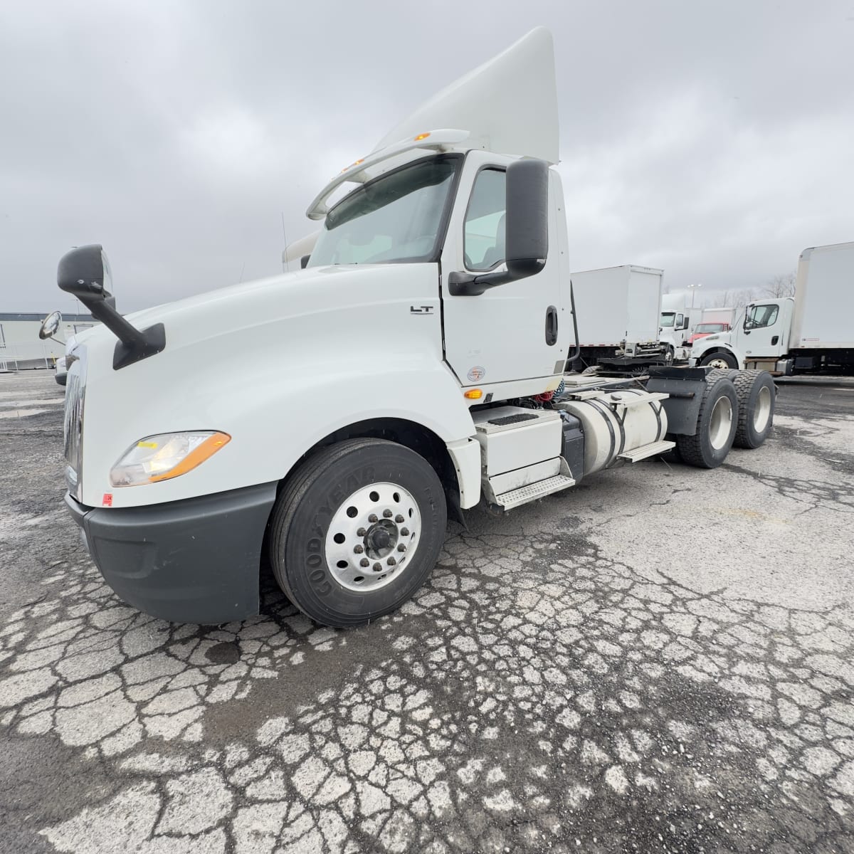 2018 Navistar International LT625 DAYCAB T/A 683386